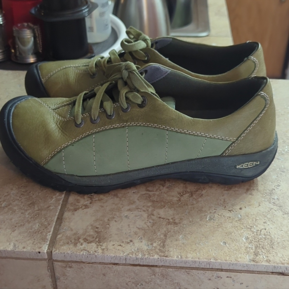Keen Olive Leather Casual Shoes | Size EU 41 (US Women's 10.5)